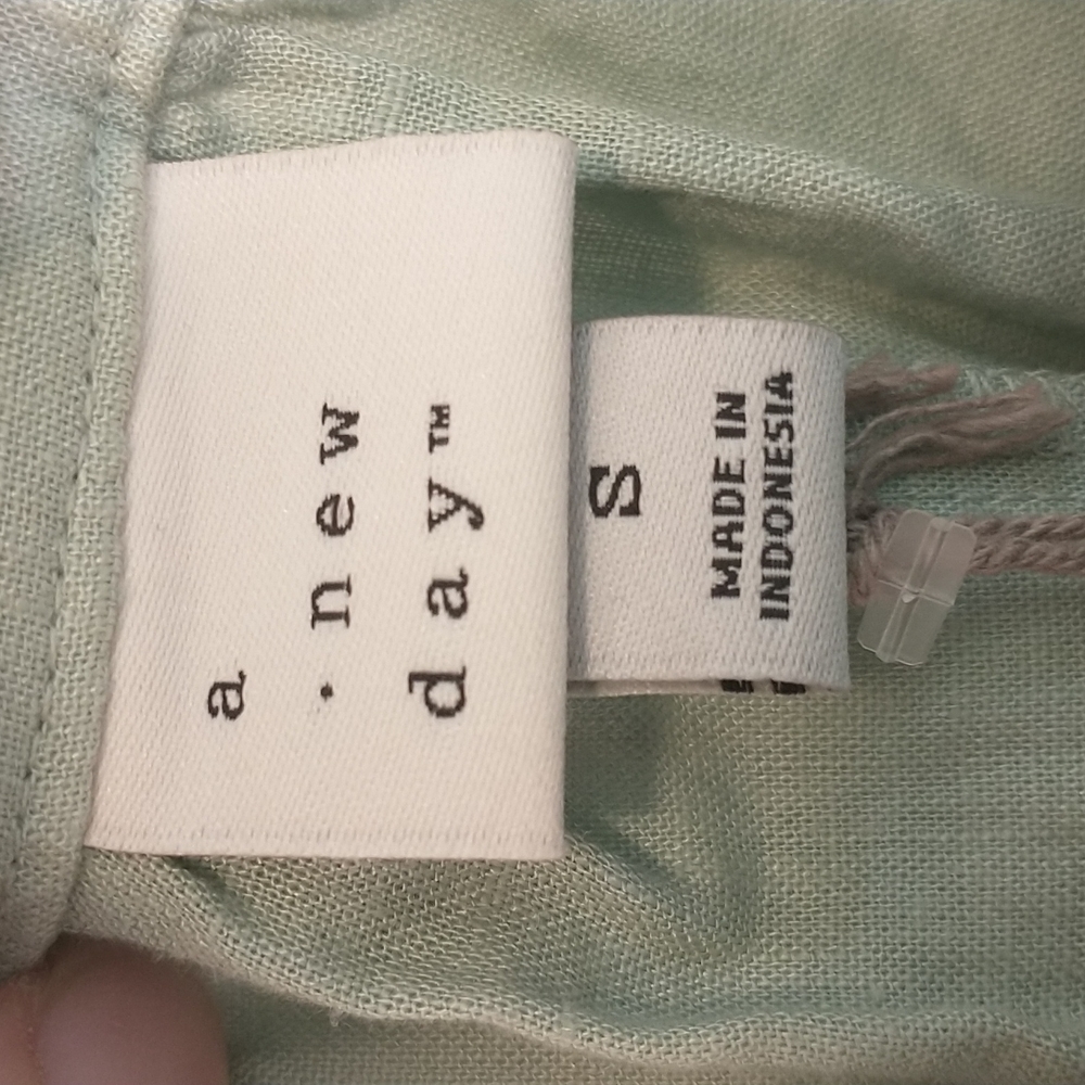 A new day raglan green linen blend long sleeve top - Picture 3 of 5